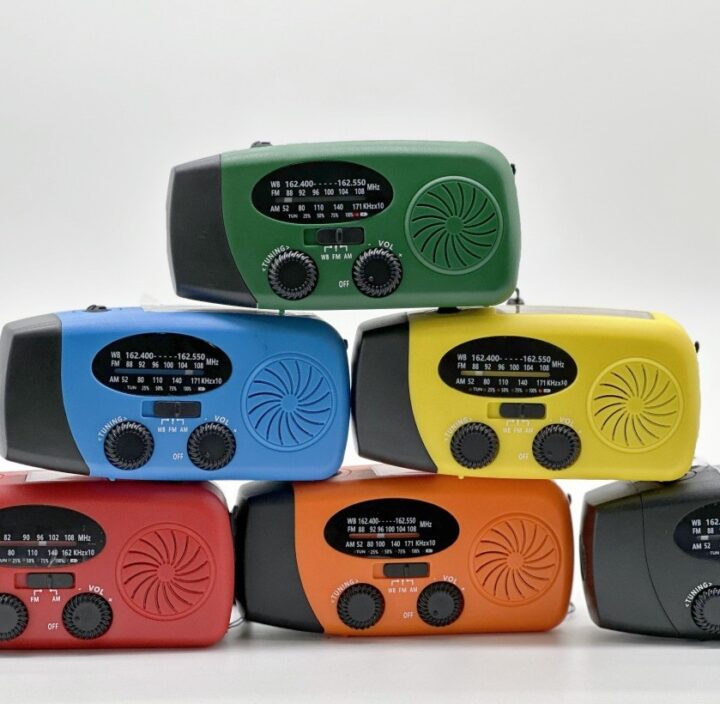 5 in 1 noodradio met powerbank, zaklamp vele keluren en logo bedrukken