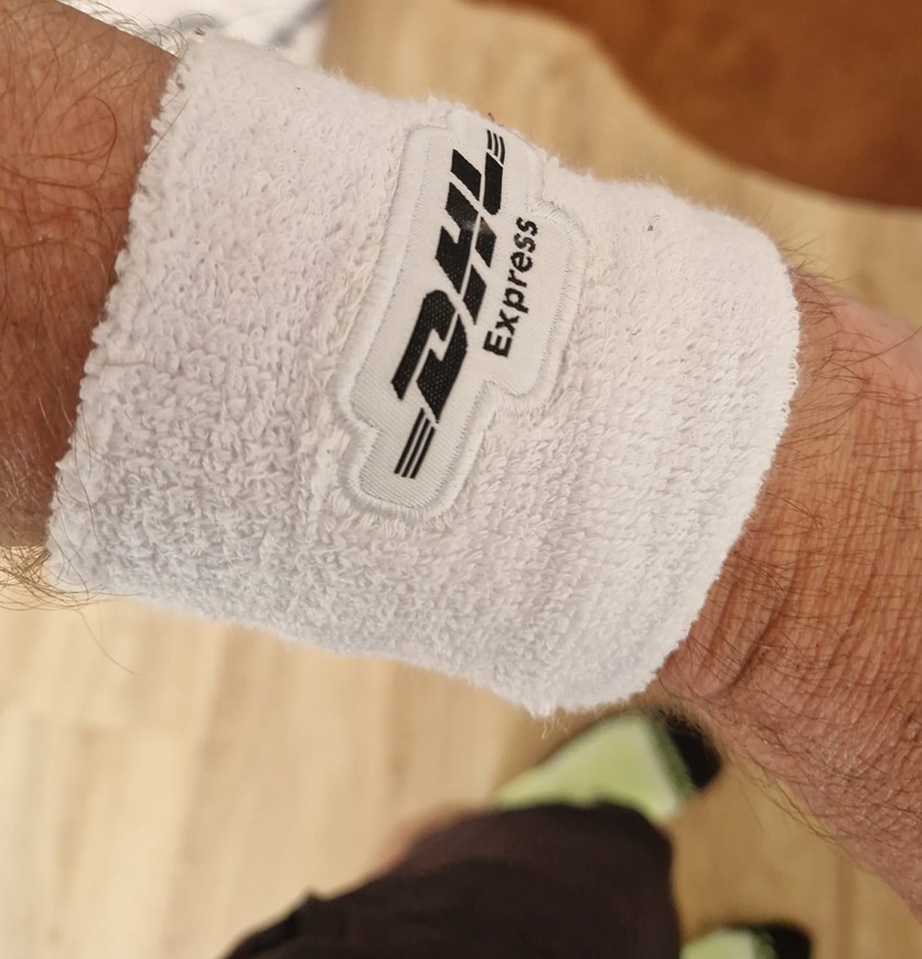 zweetbandjes bedrukken met logo bedrukken dhl logo