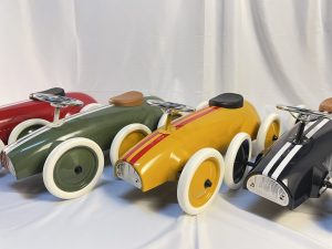 Retro kinder auto met logo bedrukt