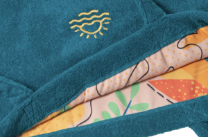 Zomerse Verwennerij: De Persoonlijke Touch met Onze Badstof Tas bedrukt met logo