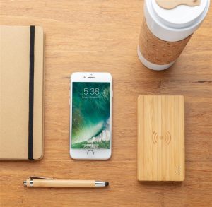 Bamboe 4.000 mAh powerbank met 5W draadloze oplader – Duurzame musthave!