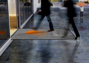 Hoe is uw entree? Uw eerste indruk –> deurmatten met logo bedrukt