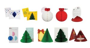 Kerstbal als brievenbus post