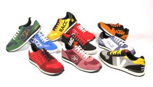 100% eigen design sneakers