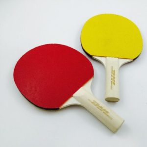 Recent uitgeleverd: taffeltennis sets met logo