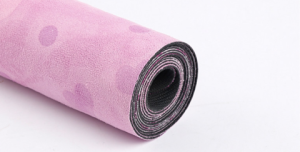 Nieuw in ons assortiment: de Suède & Rubber Custom Edition Yogamat! Bedrukt all-over vanaf 15 stuks