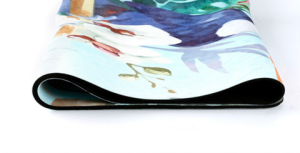 Nieuw in ons assortiment: de Suède & Rubber Custom Edition Yogamat! Bedrukt all-over vanaf 15 stuks