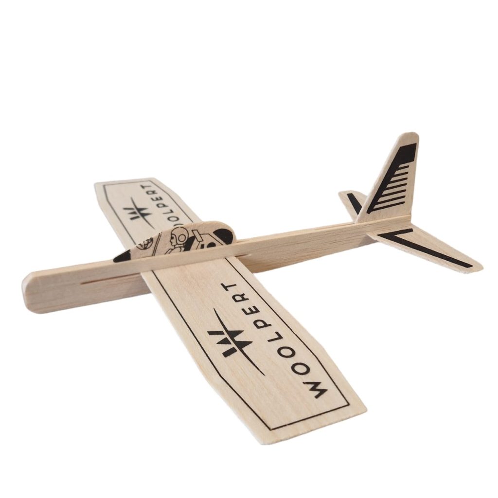 Houten Speelvliegtuig met Logo – Een Innovatief Aviation Giveaway