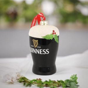 Het is nu tijd om ze te bestellen, kerstballen met logo