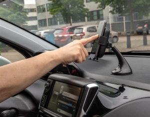 Auto infrarood telefoonhouder met 5W draadloze lader als relatiegeschenk
