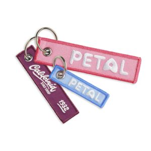 Stijlvol, duurzaam en herkenbaar: De “Remove Before Flight”-sleutelhanger