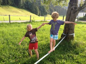 Slackline met eigen logo, een origineel, sportief en gebalanceerd relatiegeschenk