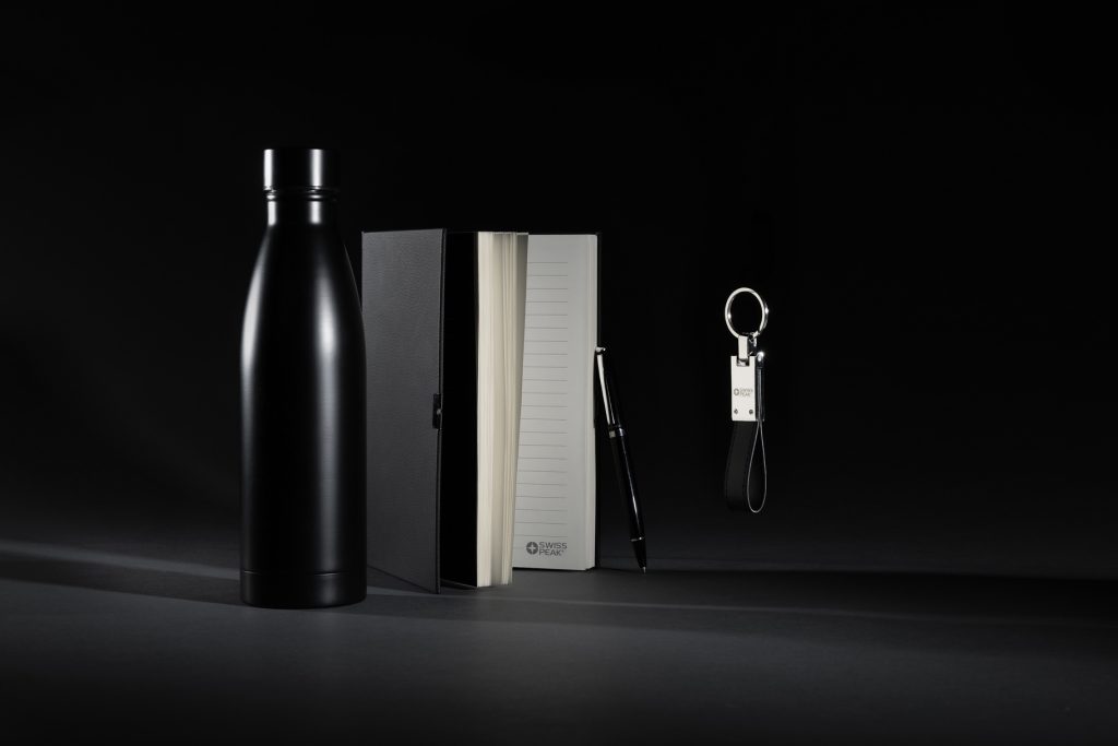 Swiss Peak RCS deluxe business gift set bedrukt met logo – Luxe onboarding set met waterfles