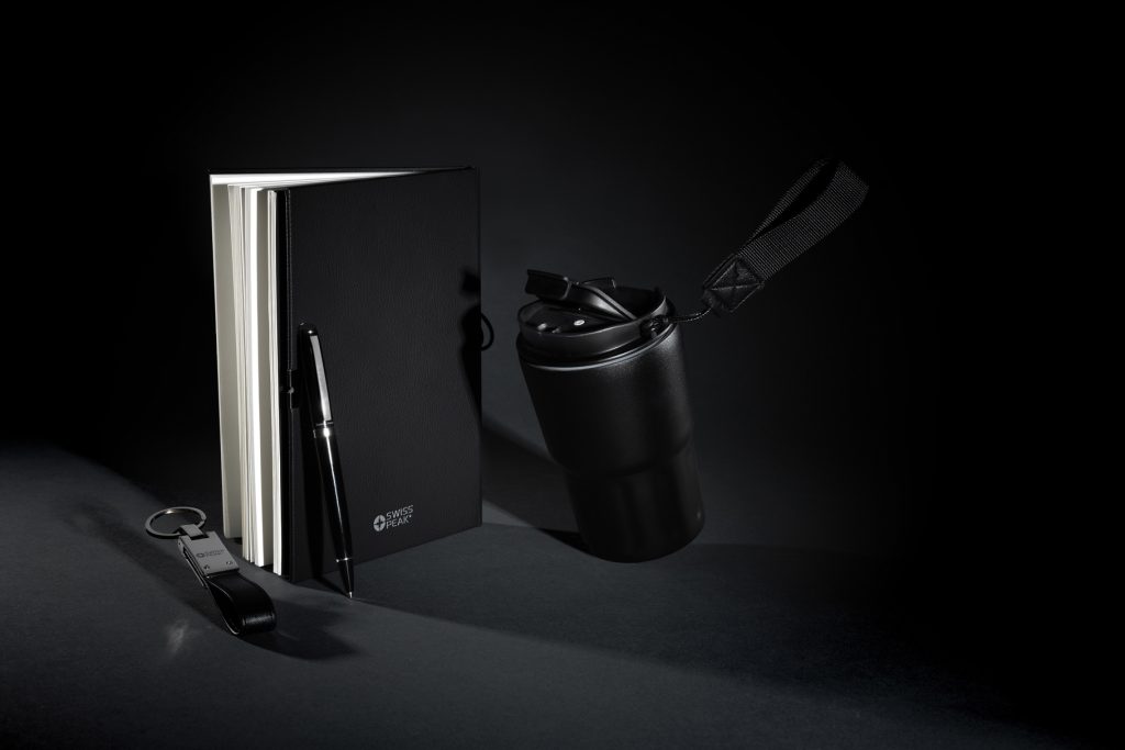 Swiss Peak RCS deluxe business gift set bedrukt met logo – Luxe onboarding set met koffiemok