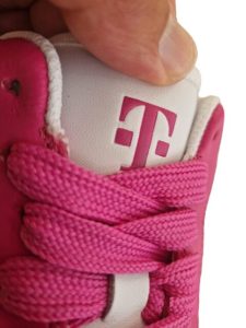 Stap in de Spotlight met custom sneakers: een Uniek Marketinginstrument